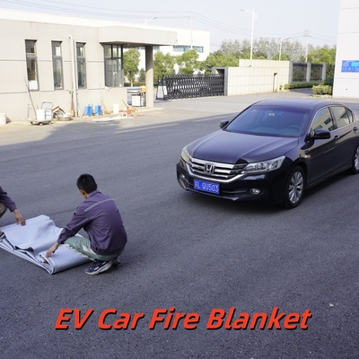 Gray Fiberglass EV Fire Blanket Resists 1000°C High Temperature