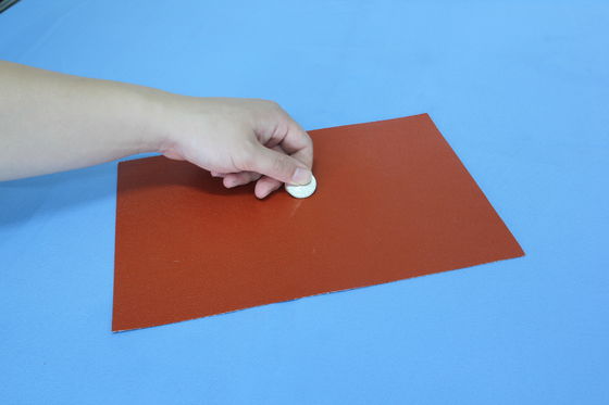 Flexibles, wärmebeständiges, mit Silikon beschichtetes Glasfasergewebe mit kontinuierlichem thermischen Schutz bei 260°C. Dicke 0,3 mm und Gewicht 400 g/m2