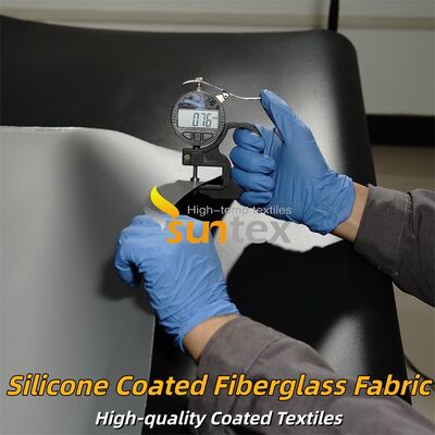 Feuerretardentes Silicone-Beschichtetes Glasfasergewebe Grau Doppelseitiges Glasgewebe geeignet für Wärmedämmung und flammfeste Vorhänge